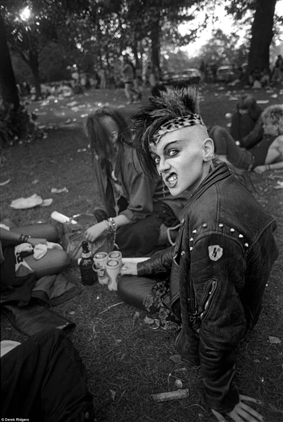Derek Ridgers: Between Punk and New Romantic—London’s Tribes Before Global Fashion 1